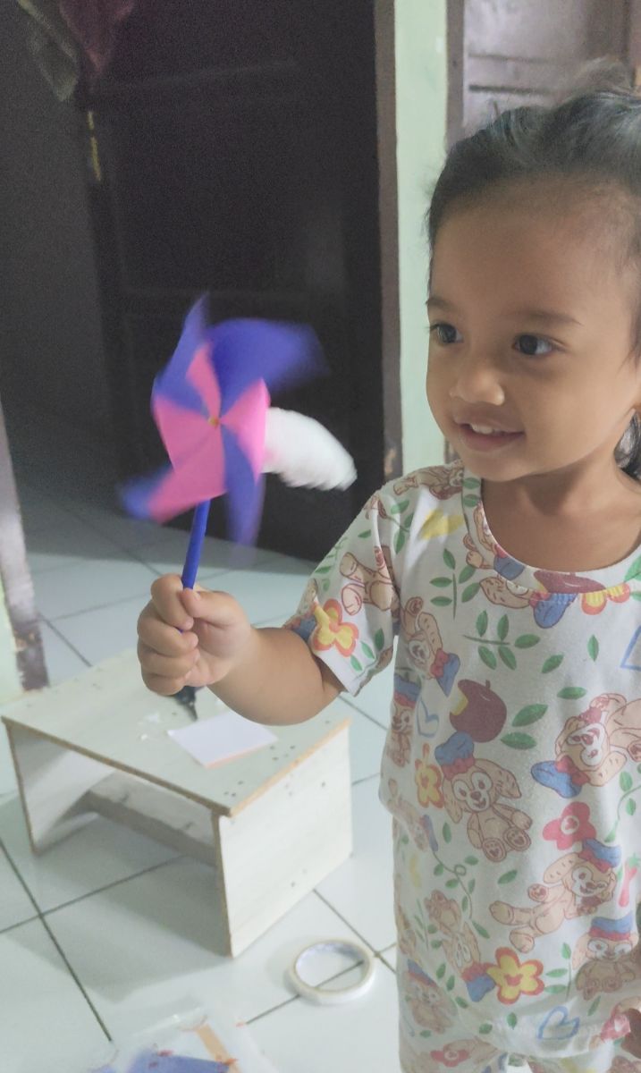 Home Edu Activity - Membuat Kincir Angin dan Mencari Arah Angin